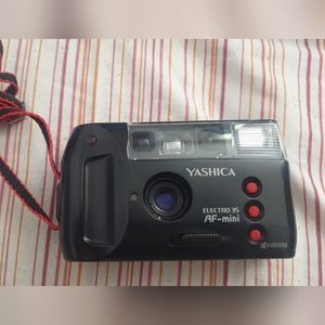Yashica Electro 35 AF Mini Auto Focus 35mm Film Camera (working)